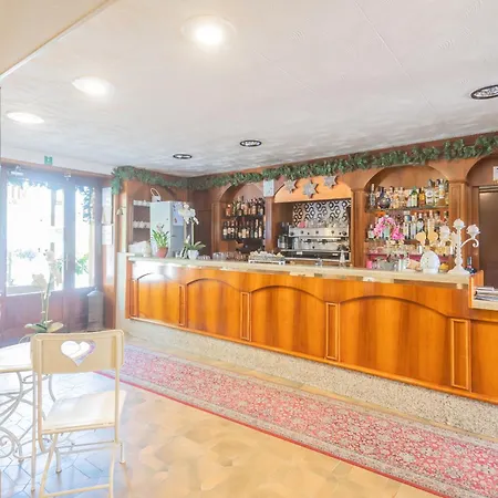 Mirabeau Hotel 3*